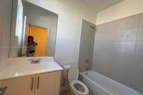 Townhouse in Homestead, Florida 3 bedrooms, 123.56 sq.m. № 1922881 - photo 26