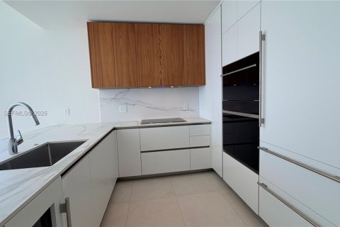 Copropriété à louer à Miami, Floride: 2 chambres № 2401952 - photo 17