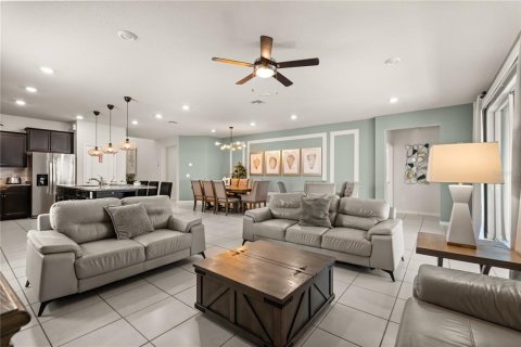 House in Davenport, Florida 8 bedrooms, 373.93 sq.m. № 1876630 - photo 11