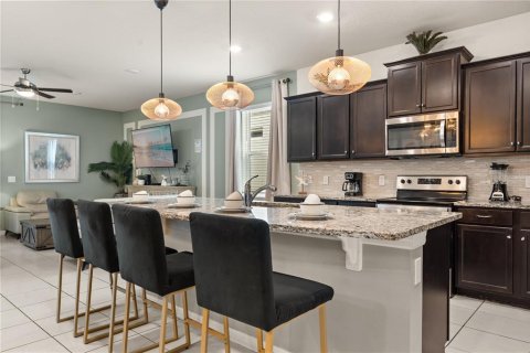 House in Davenport, Florida 8 bedrooms, 373.93 sq.m. № 1876630 - photo 2