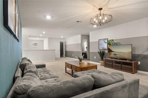 House in Davenport, Florida 8 bedrooms, 373.93 sq.m. № 1876630 - photo 12
