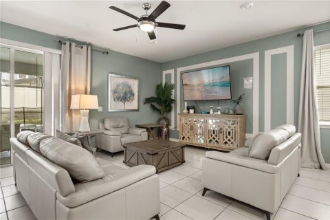House in Davenport, Florida 8 bedrooms, 373.93 sq.m. № 1876630 - photo 3