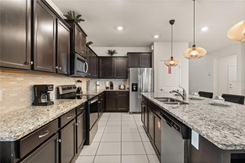 House in Davenport, Florida 8 bedrooms, 373.93 sq.m. № 1876630 - photo 6