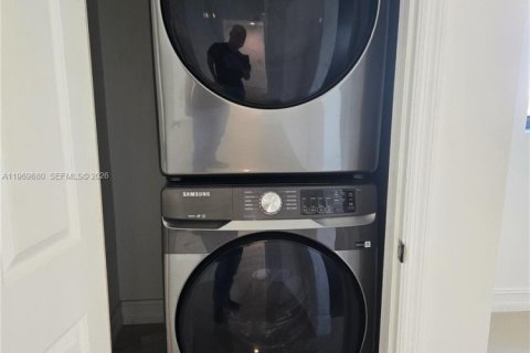 Villa ou maison à louer à Miami, Floride: 3 chambres, 83.61 m2 № 2030427 - photo 18