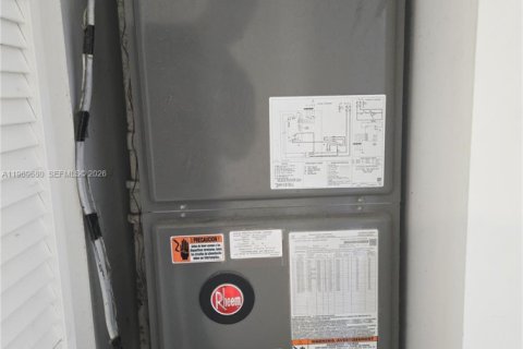 Villa ou maison à louer à Miami, Floride: 3 chambres, 83.61 m2 № 2030427 - photo 19