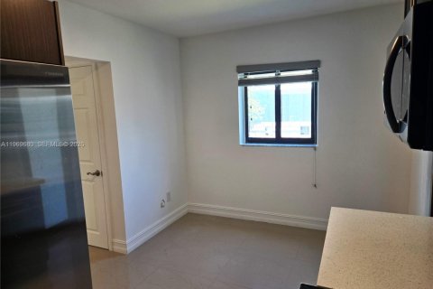 Villa ou maison à louer à Miami, Floride: 3 chambres, 83.61 m2 № 2030427 - photo 8