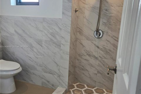 Villa ou maison à louer à Miami, Floride: 3 chambres, 83.61 m2 № 2030427 - photo 10