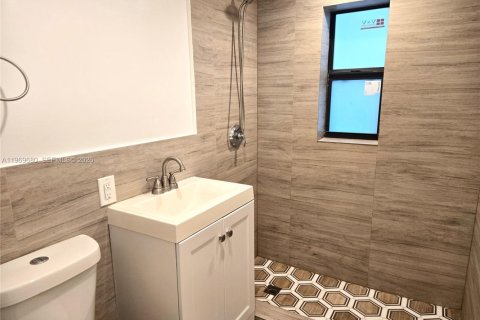 Villa ou maison à louer à Miami, Floride: 3 chambres, 83.61 m2 № 2030427 - photo 13