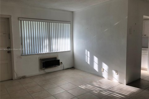 Condo in Hollywood, Florida, 1 bedroom  № 1963985 - photo 7