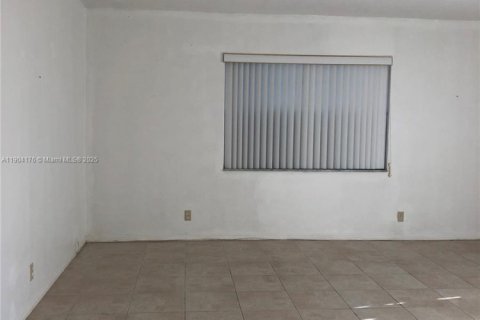 Condo in Hollywood, Florida, 1 bedroom  № 1963985 - photo 9