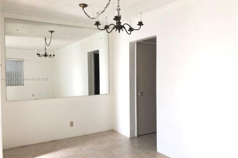 Condo in Hollywood, Florida, 1 bedroom  № 1963985 - photo 10