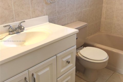 Condo in Hollywood, Florida, 1 bedroom  № 1963985 - photo 15