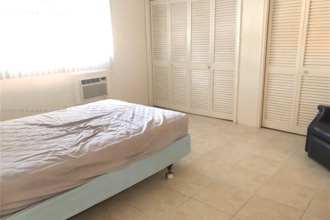 Condo in Hollywood, Florida, 1 bedroom  № 1963985 - photo 23