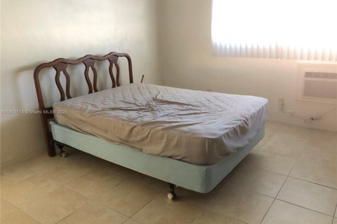 Condo in Hollywood, Florida, 1 bedroom  № 1963985 - photo 20