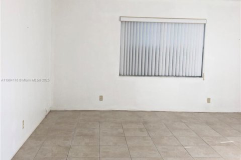 Condo in Hollywood, Florida, 1 bedroom  № 1963985 - photo 8