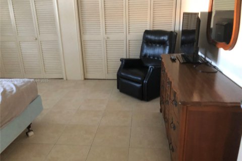 Condo in Hollywood, Florida, 1 bedroom  № 1963985 - photo 21