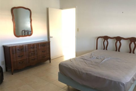 Condo in Hollywood, Florida, 1 bedroom  № 1963985 - photo 19