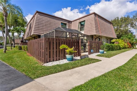 Townhouse in Coral Springs, Florida 2 bedrooms, 119.29 sq.m. № 1786944 - photo 1