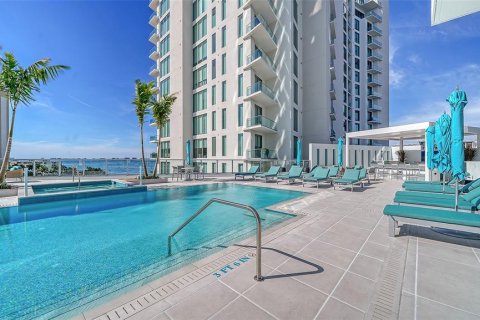 Condo in Sarasota, Florida, 2 bedrooms № 2155736 - photo 5