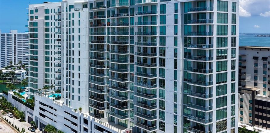Condo in Sarasota, Florida, 2 bedrooms № 2155736