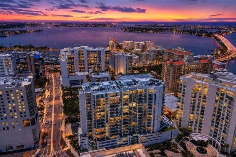 Condo in Sarasota, Florida, 2 bedrooms № 2155736 - photo 9