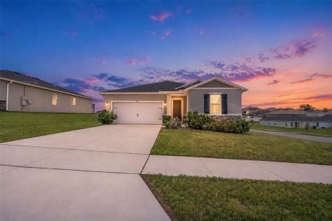 House in Mascotte, Florida 3 bedrooms, 142.79 sq.m. № 2259016