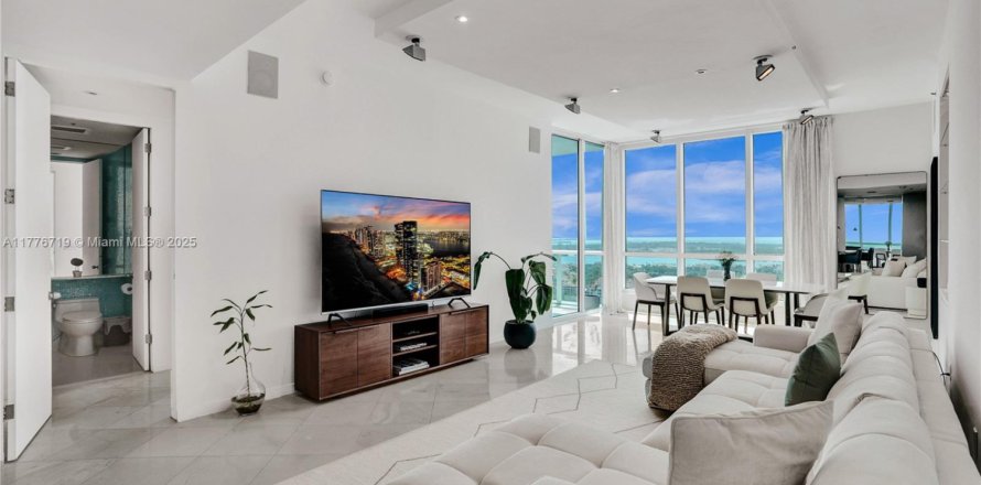 Condo in Miami Beach, Florida, 2 bedrooms № 1864704