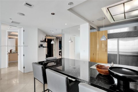 Condo in Miami Beach, Florida, 2 bedrooms  № 1864704 - photo 21