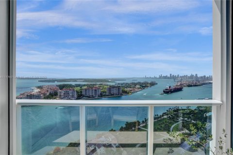 Condo in Miami Beach, Florida, 2 bedrooms  № 1864704 - photo 17
