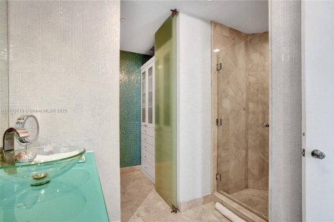 Condo in Miami Beach, Florida, 2 bedrooms  № 1864704 - photo 2