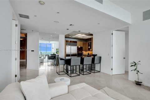 Condo in Miami Beach, Florida, 2 bedrooms  № 1864704 - photo 19
