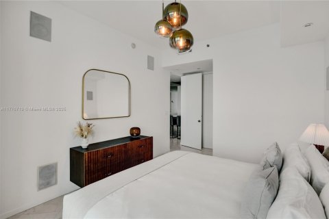 Condo in Miami Beach, Florida, 2 bedrooms  № 1864704 - photo 5