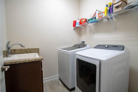 Casa en venta en Wesley Chapel, Florida, 4 dormitorios, 270.35 m2 № 1902860 - foto 21