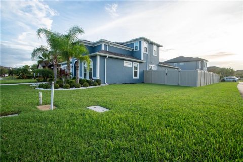 Casa en venta en Wesley Chapel, Florida, 4 dormitorios, 270.35 m2 № 1902860 - foto 5