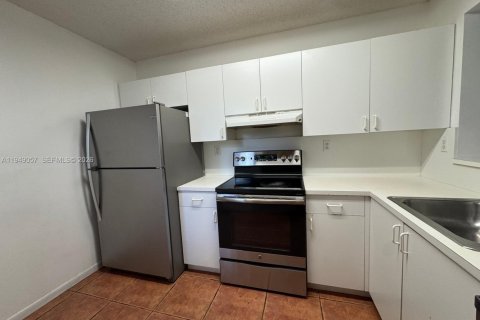 Condo in Doral, Florida, 3 bedrooms  № 2052793 - photo 2