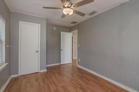House in Tampa, Florida 3 bedrooms, 79.8 sq.m. № 1690246 - photo 15