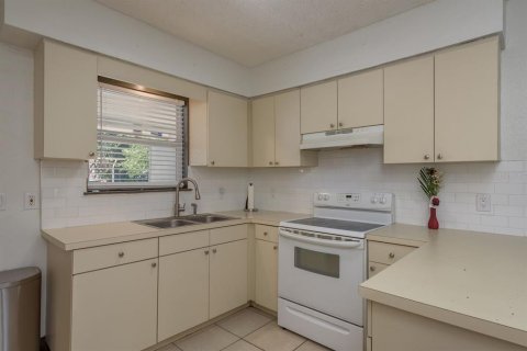 House in Tampa, Florida 3 bedrooms, 79.8 sq.m. № 1690246 - photo 9