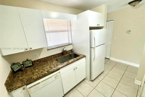 Condominio en venta en Coral Springs, Florida, 2 dormitorios, 78.04 m2 № 2034806 - foto 8
