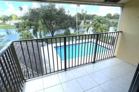 Condominio en venta en Coral Springs, Florida, 2 dormitorios, 78.04 m2 № 2034806 - foto 25