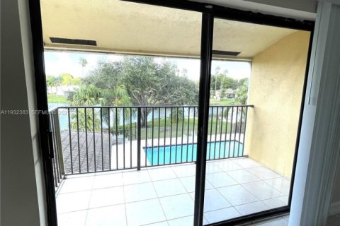 Condominio en venta en Coral Springs, Florida, 2 dormitorios, 78.04 m2 № 2034806 - foto 26