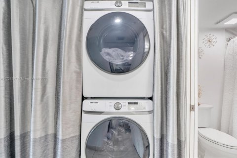 Купить кондоминиум в Майами, Флорида 2 спальни, 105.91м2, № 1937566 - фото 14