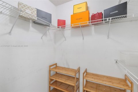 Купить кондоминиум в Майами, Флорида 2 спальни, 105.91м2, № 1937566 - фото 12