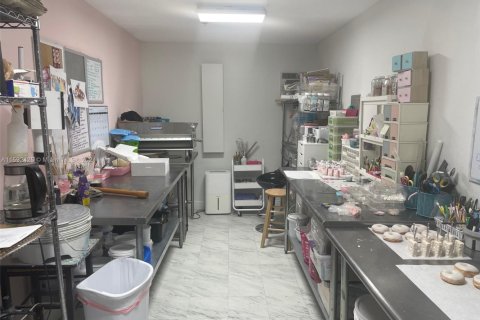 Коммерческая недвижимость в Дорал, Флорида № 1183335