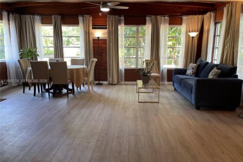 Снять в аренду виллу или дом в Пальметто-Бей, Флорида 3 спальни, 159.88м2, № 2050092 - фото 5