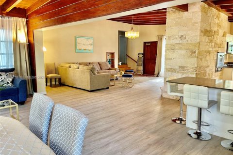 Снять в аренду виллу или дом в Пальметто-Бей, Флорида 3 спальни, 159.88м2, № 2050092 - фото 6