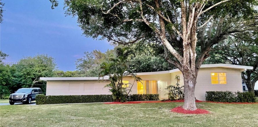 Дом в Пальметто-Бей, Флорида 3 спальни, 159.88м2 № 2050092