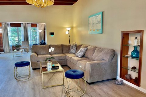 Снять в аренду виллу или дом в Пальметто-Бей, Флорида 3 спальни, 159.88м2, № 2050092 - фото 2