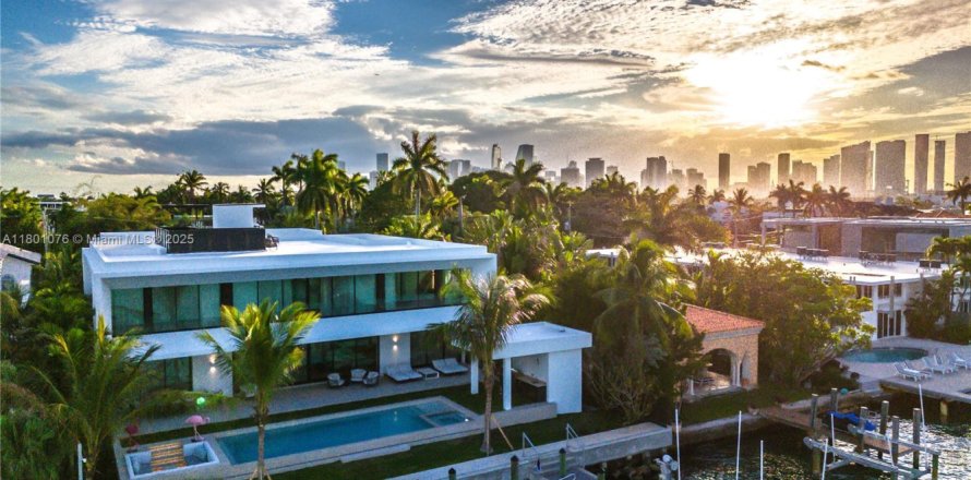 Villa ou maison à Miami Beach, Floride 6 chambres, 731.05 m2 № 1779959