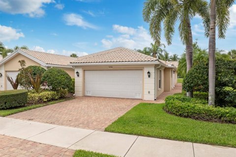 Villa ou maison à vendre à Bonita Springs, Floride: 2 chambres, 157.28 m2 № 2142492 - photo 2