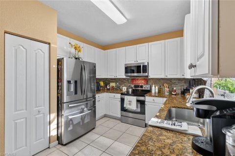 Townhouse in Naples, Florida 4 bedrooms, 169.83 sq.m. № 2432822 - photo 13